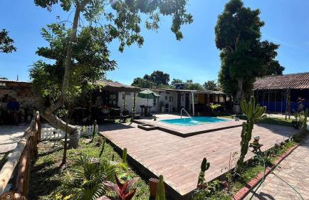 Casa de Veraneio Grande com Piscina, Churrasqueira e 4 quartos - Foto 1