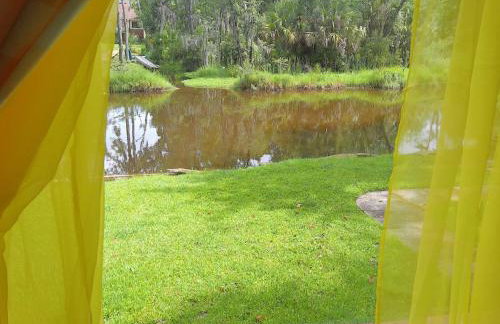 King Bed Creekfront Retreat in Jacksonville - Foto 13