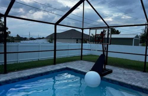 Luxury Retreat with Heated Saltwater Pool and Big Patio Perfect for 2 families - Foto 39