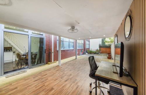 London Lets Stay Here with parking - Foto 9