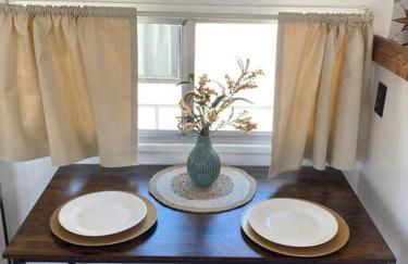 Unique and Serene Sunset Houseboat for 4 - Foto 15