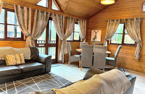 Goldcrest 1-Hot Tub-Woodland Lodges-Carmarthenshire-Tenby - Photo 1