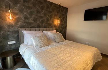 Apartment Touch The Sky Split - Photo 12