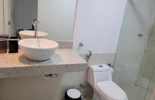 Vista para a lagoa - Enseada Azul, perto da Bacutia e Peracanga - Duas suítes Ar Condicionado - Varanda Gourmet - Lazer Completo, piscinas, quadras, sauna, pescaria, náutica, bar, restaurante, parques - Estacionamento e Portaria 24h - Foto 64