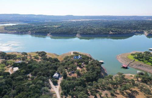 Luxury Lakefront Escape on Lake Travis - Photo 2