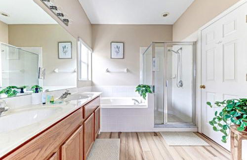 Magical Villa Pool Game Room Close to Disney - Foto 37