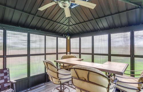 7 Mi to Cedar Point Retreat with Hot Tub and Gazebo - Foto 39