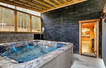 Southern Comfort Retreat with a private hot tub - Foto 3