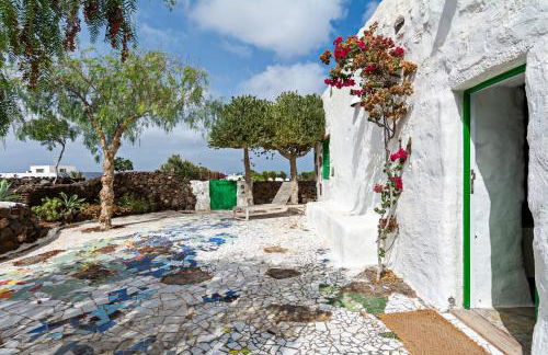 Bohemian Art House - 2BR in Yaiza & Garden - Photo 21