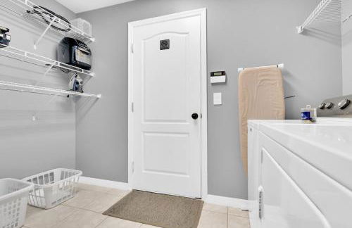 Stunning West Haven Villa with Private Pool Spa and Balcony Near Disney - Foto 97