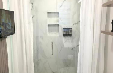 Luxe Suite - Comfort - King Bed and Free Parking - Foto 21