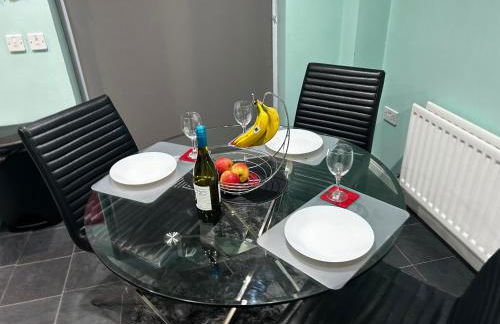 Brades Rise House - 3 bedroom house with 2 toilets with a private garden - Foto 15