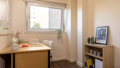 John Lester and Eddie Colman Courts in Salford - Foto 4