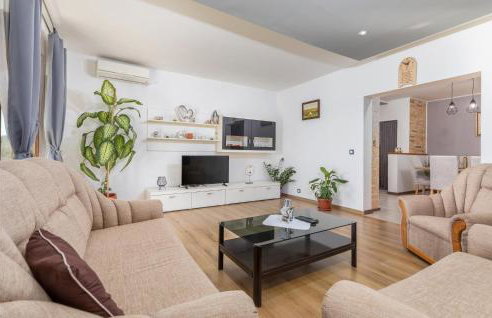 Cozy Apartment In Pilkovici With Wifi - Photo 5