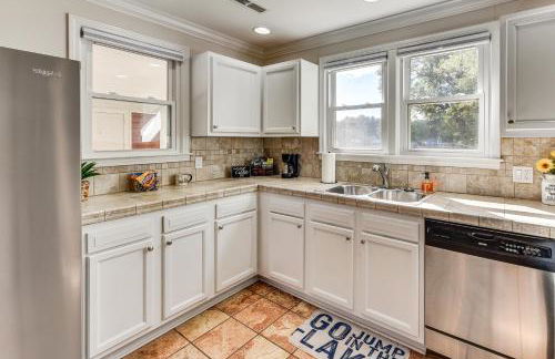 Lakeside Cedar Pines Bungalow 5 Mi to Main St! - Foto 8