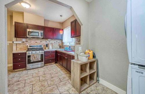 2 King Beds! Fantastic Stylish Bungalow home! - Foto 8