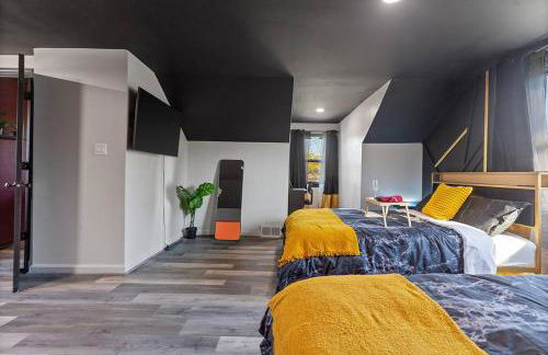 Dark House With HotTub TV in Rooms - Foto 27