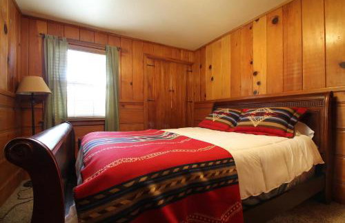 Ahwahnee-be Vintage Cabin - Walk to town! - Foto 4