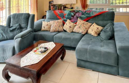 Elegant Villa in Nuevo Portil with Shared Pool - Foto 18