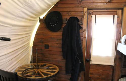 Elevated West Wagon Stay - Spacious Cozy and Charming - Foto 4