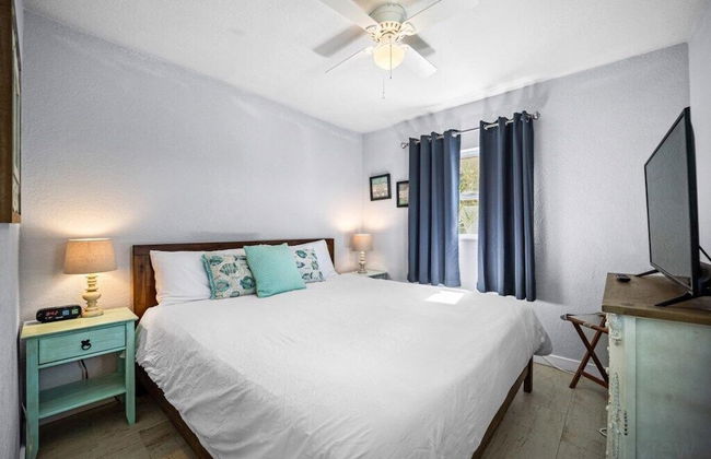 Canal Front Beach Home, Private Pool - Foto 13