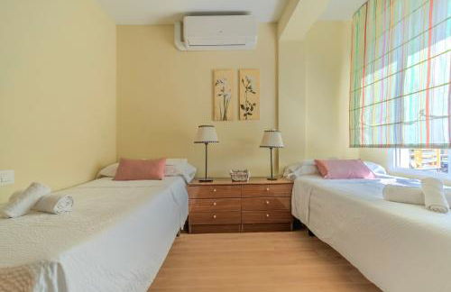 Amplio piso de 100m2 con 3 hab, wifi rápido, AC - Photo 12