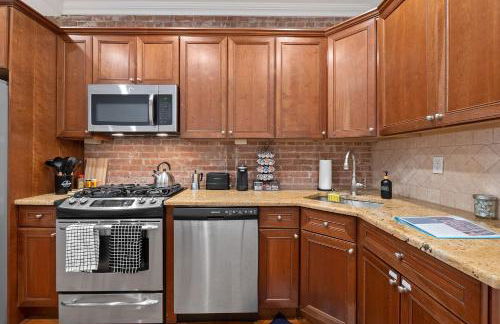 Large Home - Great Location - 15 Minutes to NYC - Foto 18