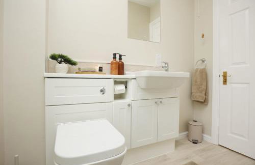 Orchard Place By N And N Stays, Perfect for corporate, contractor teams and families visiting the area, 3 Bed House with Private Parking, Semington Near Bath - Foto 27