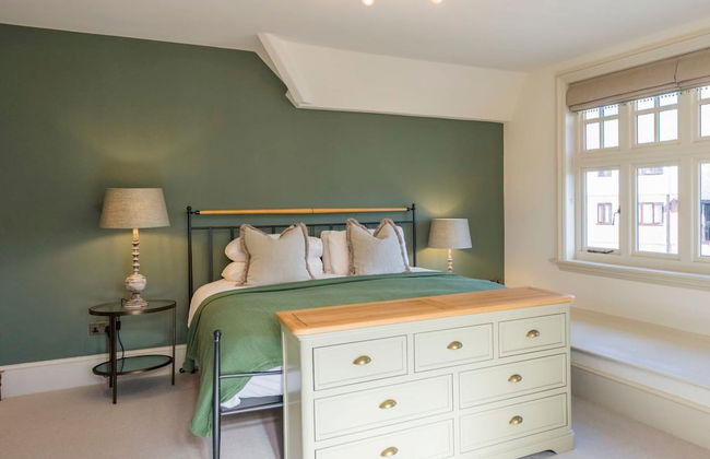 Dragon Court - 3 Beds Office Terrace Garden - Photo 3