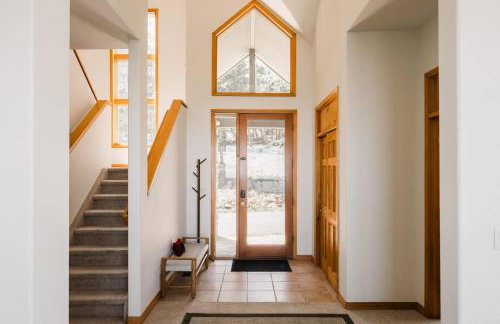 Peaceful Getaway with Hot Tub - Views - Evergreen - Foto 7