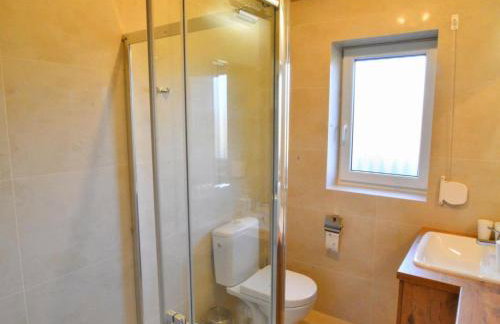 Holiday Home With Private Garden Close to the Lake - Foto 36