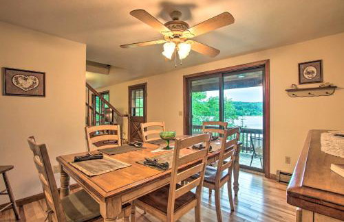 Waterfront New England House on Wickaboag Lake! - Foto 5