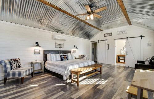 Holy Cow Cottage With Amazing Hill Country Views - Photo 16