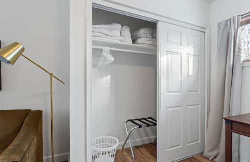 Serene Palmer Home Walk to Downtown and Riverfront! - Foto 18