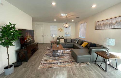 Spacious Modern Home in Sierra Lakes Fontana - Photo 4