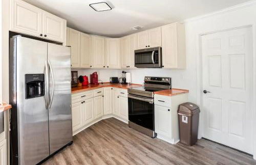 Peaceful Lydia Hide-O-Way - New Pool & Near Beach, Breakfast, Spa & Go-Karts! - Foto 36