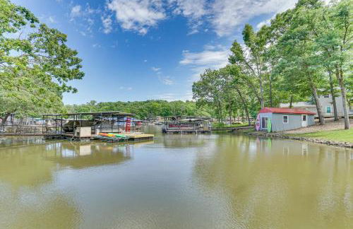Balcony and Fire Pit Home on Lake of Ozarks! - Foto 28