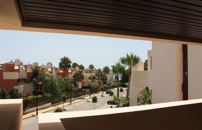 Apartment with Private Swimming Pool - Photo 17