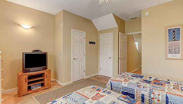 Spacious Home with Private Balcony and Ocean View by RedAwning - Foto 5, Habitación