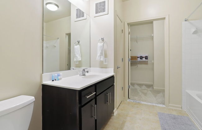 DC Charm in Crystal Apartments - Foto 77