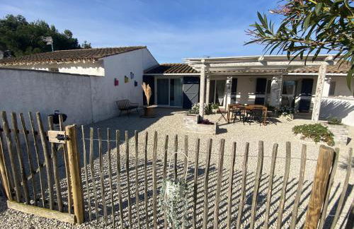 Mas des Oliviers, maison avec piscine privative et chauffée, 3 animaux acceptés LOCAMARGUE - Foto 9