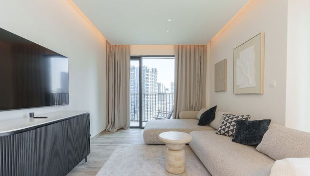Elegant 1BR Apartment at Ahad Residences - Foto 5, Zona de estar