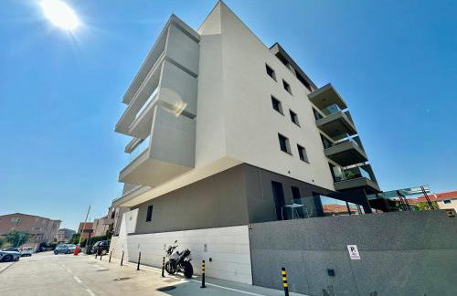 Sofi - modern with private garage - Photo 23
