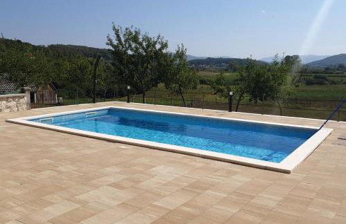 Holiday house with a swimming pool Otocac, Velebit - 25186 - Foto 8