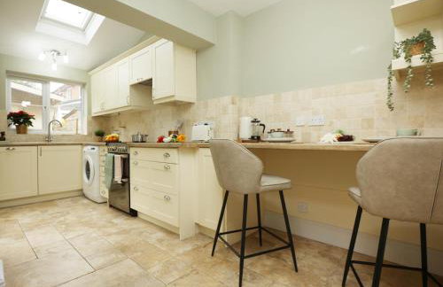 Orchard Place By N And N Stays, Perfect for corporate, contractor teams and families visiting the area, 3 Bed House with Private Parking, Semington Near Bath - Foto 22