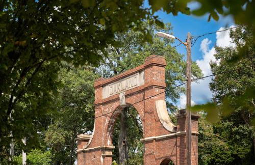 Walkable Grant Park 1920s Home with King Bed - Photo 13