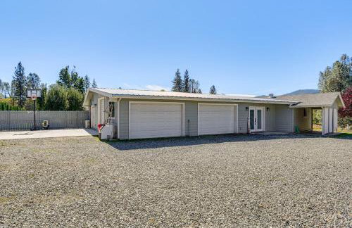 Backyard Oasis with Hot Tub and Views Weaverville Gem - Foto 32