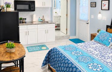 Lovely rental unit with independent entrance apt # 1 - Photo 1