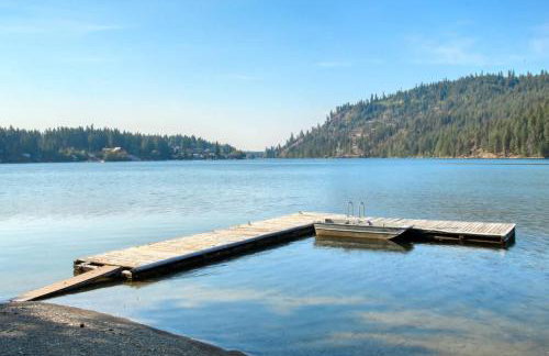 Twin Lakes Waterfront Retreat with Private Dock Fire Pit And Family Friendly Space - Foto 39