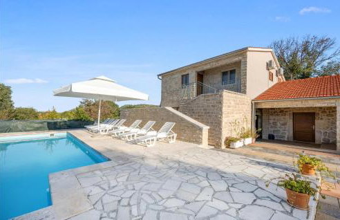 Awesome Home In Unesic - Foto 1